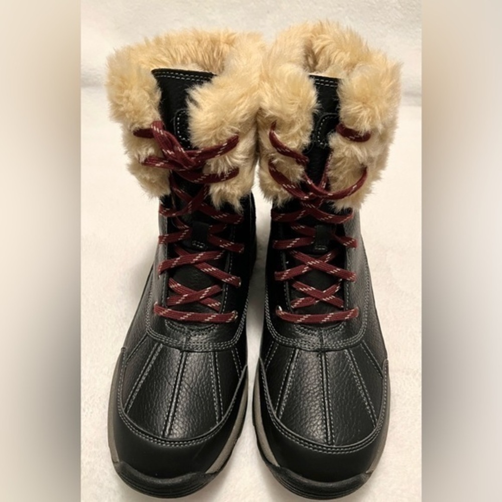 Clarks AtL Hike Up Women’s Boots